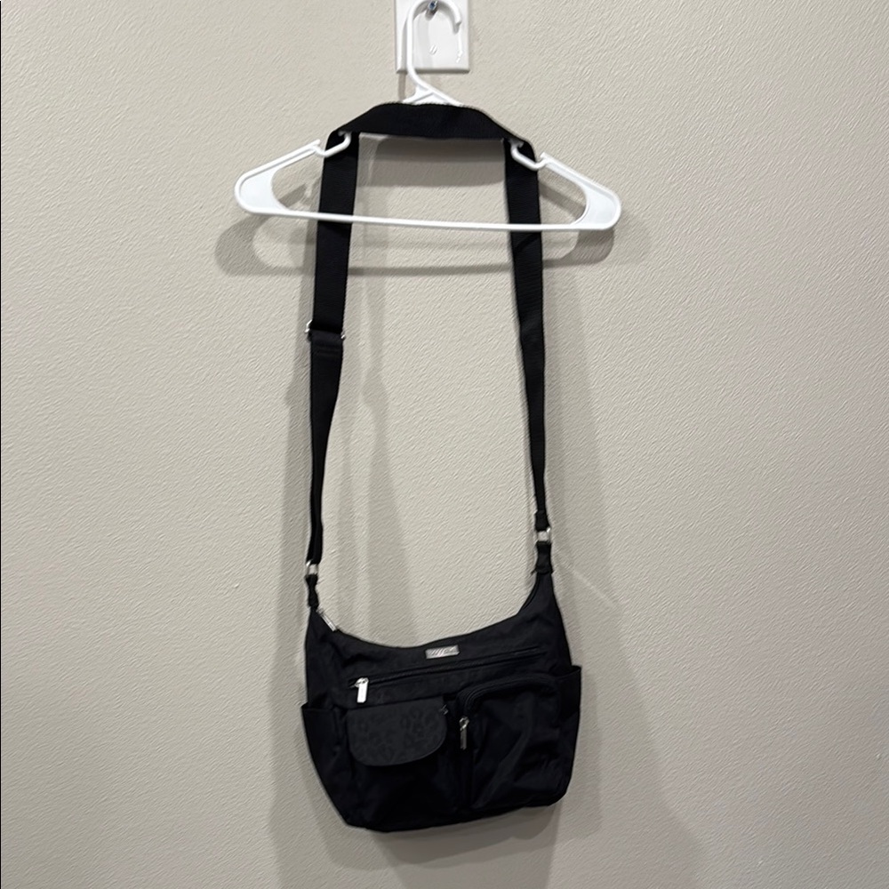 Baggallini Modern Everywhere Crossbody Bag | Black Cheeta Emboss